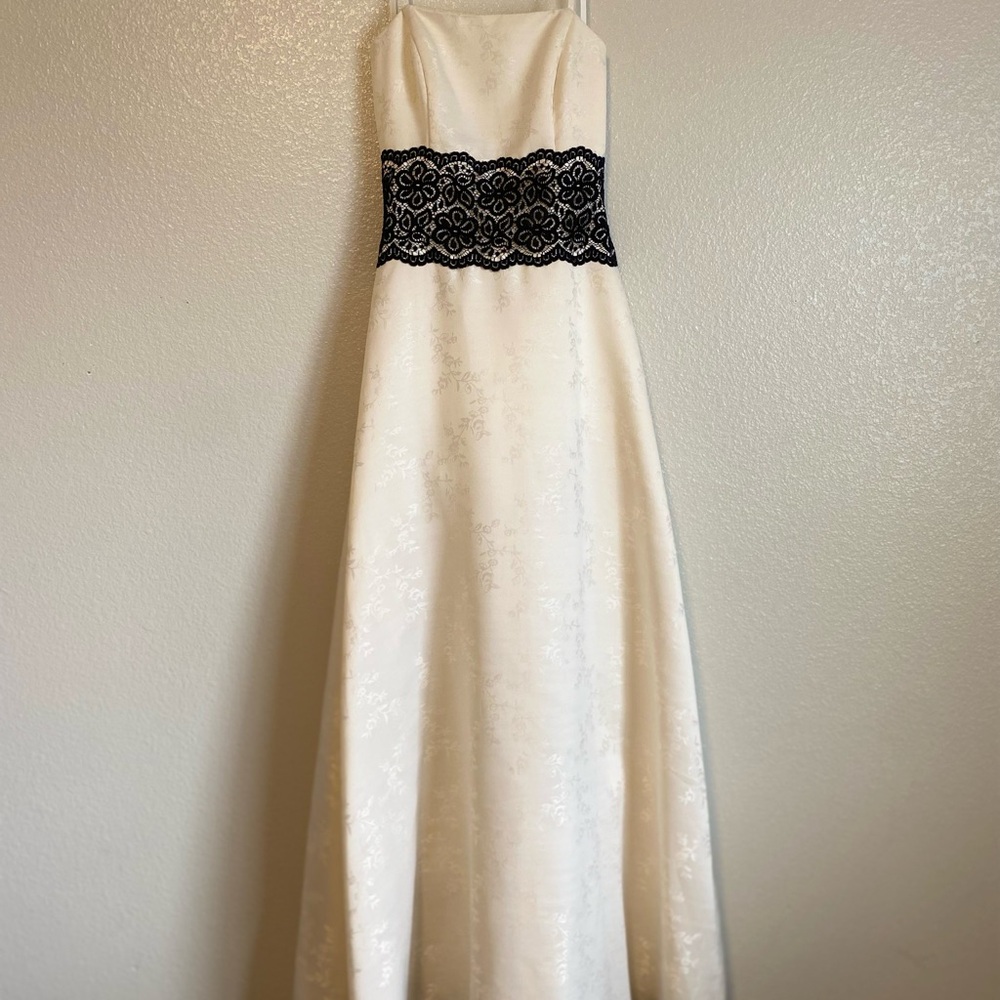 Y2K Urban Girl Nites Prom Dress, White with Black Lace Detailing— US Size: 3